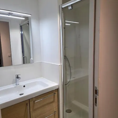 Centre , 5 Chambres, 4sdb Apartment
