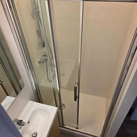 Apartment Centre , 5 Chambres, 4sdb *