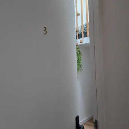 Centre , 5 Chambres, 4sdb Apartment
