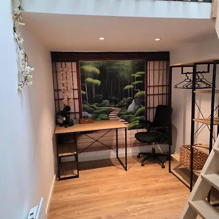 Centre , 5 Chambres, 4sdb Apartment